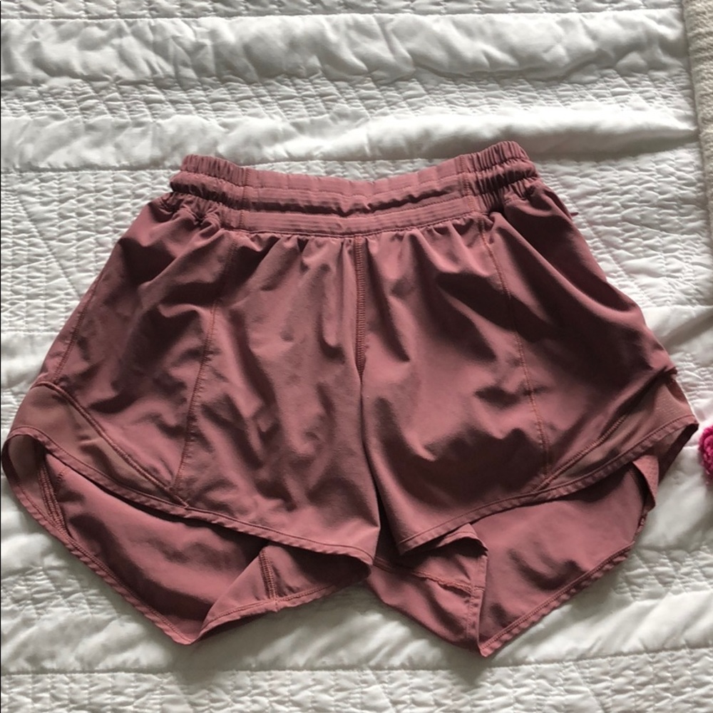 Lululemon Hotty Hot Short II 2.5" mauve